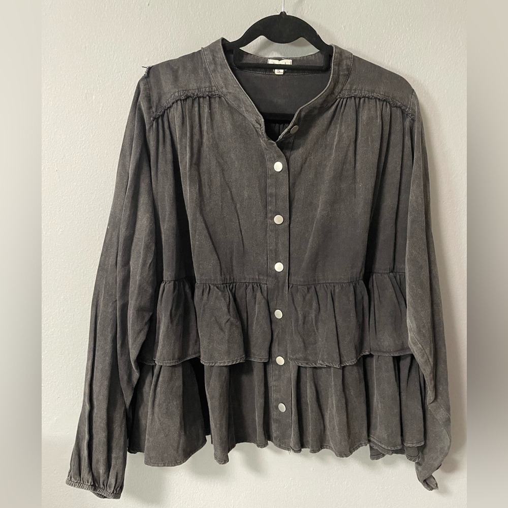 NWOT POL Oversized Button Down Boho Ruffle Hem Distressed Black Top. Size Small